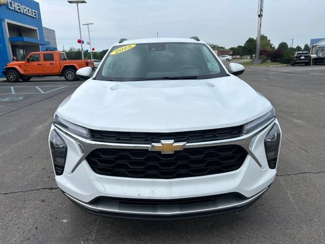 Used 2025 Summit White Chevrolet LT image 2