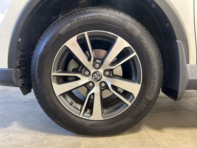 Used 2017 Super White Toyota XLE image 10