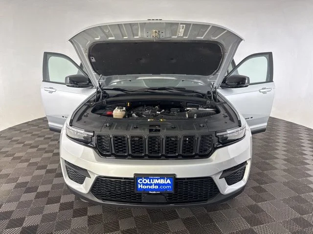 Used 2025 Silver Jeep Altitude image 14