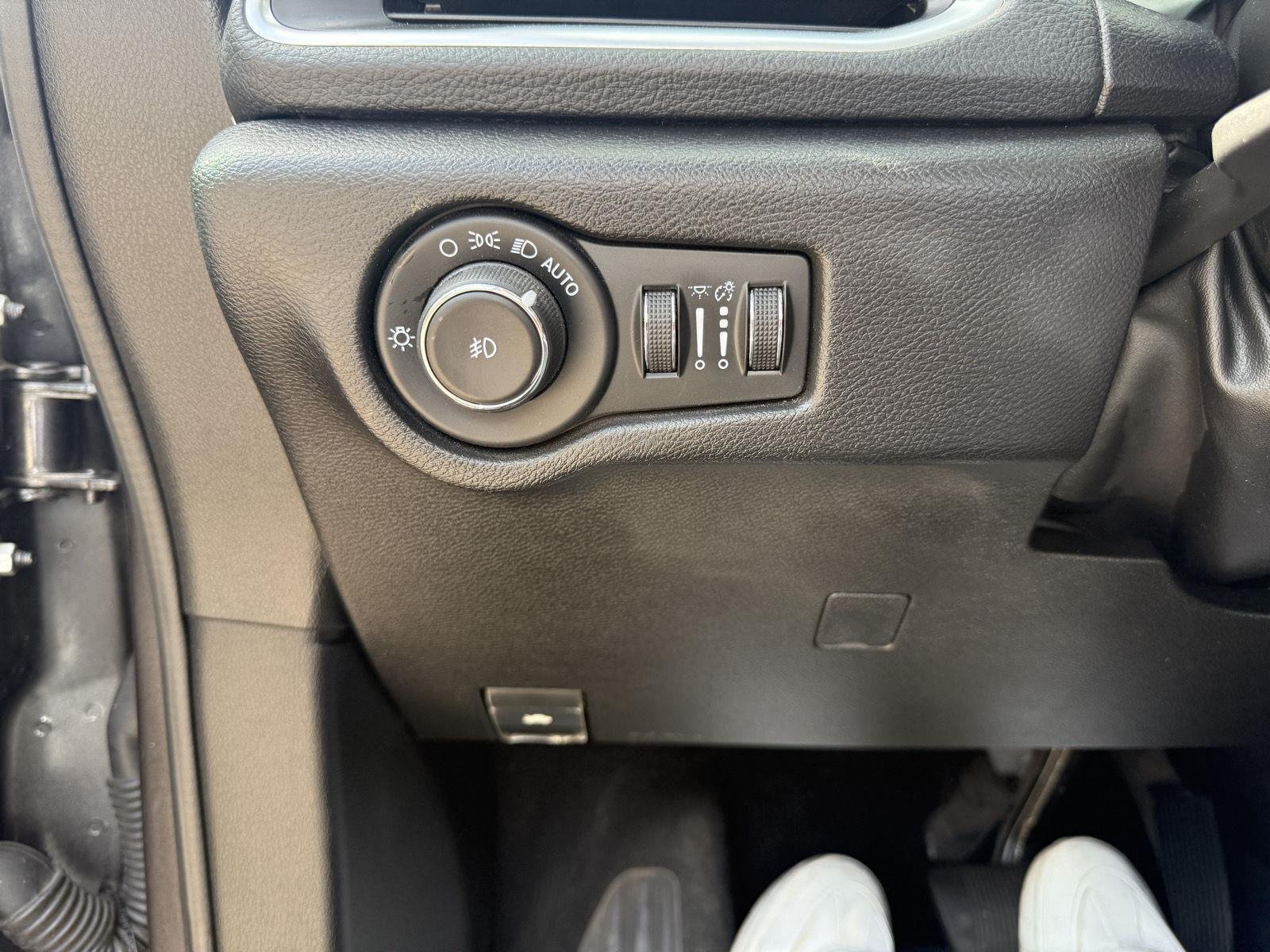 2020 Chrysler Pacifica Hybrid Limited - Photo 25