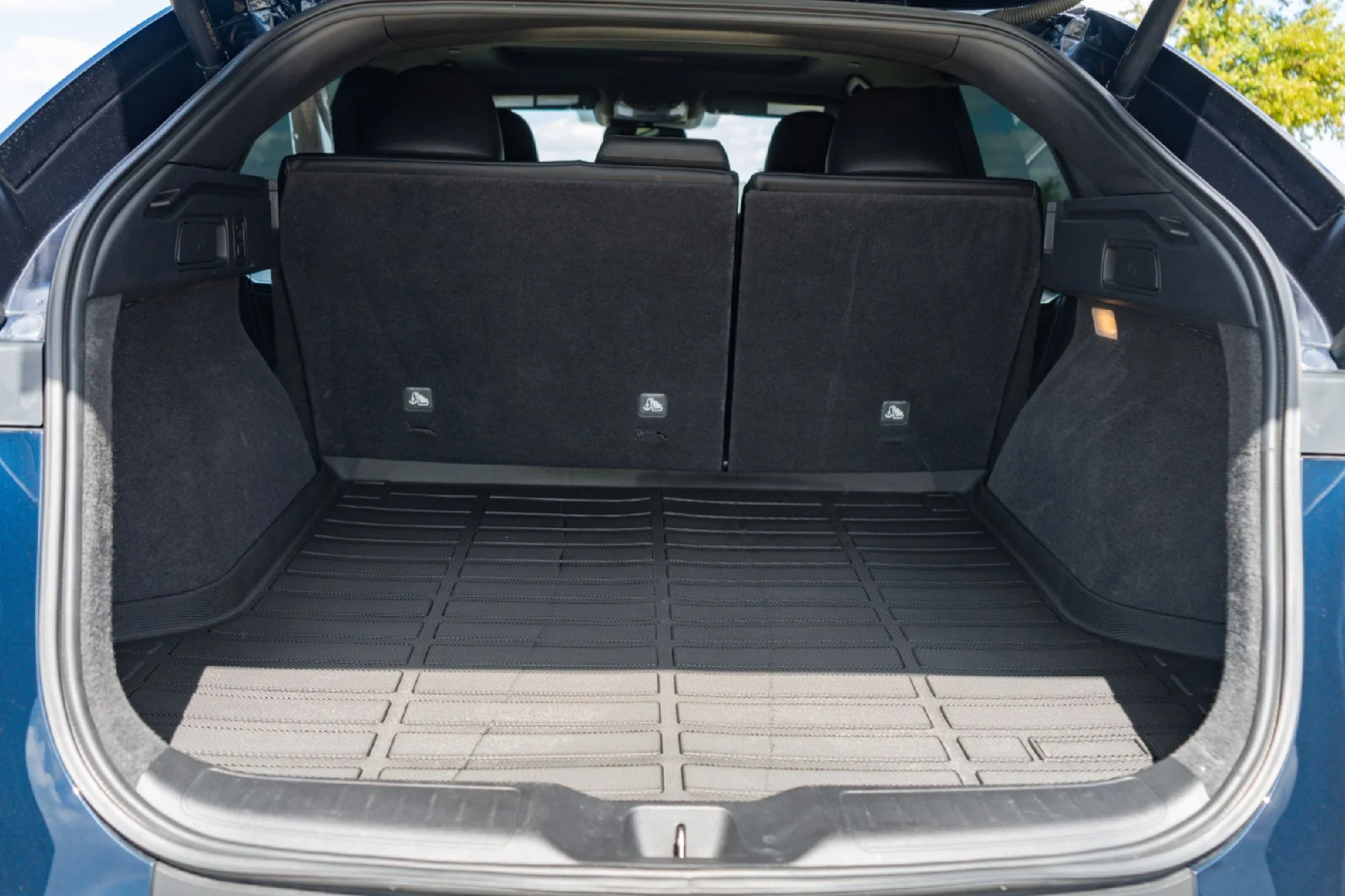 Certified Used 2023 Blue INFINITI LUXE image 26