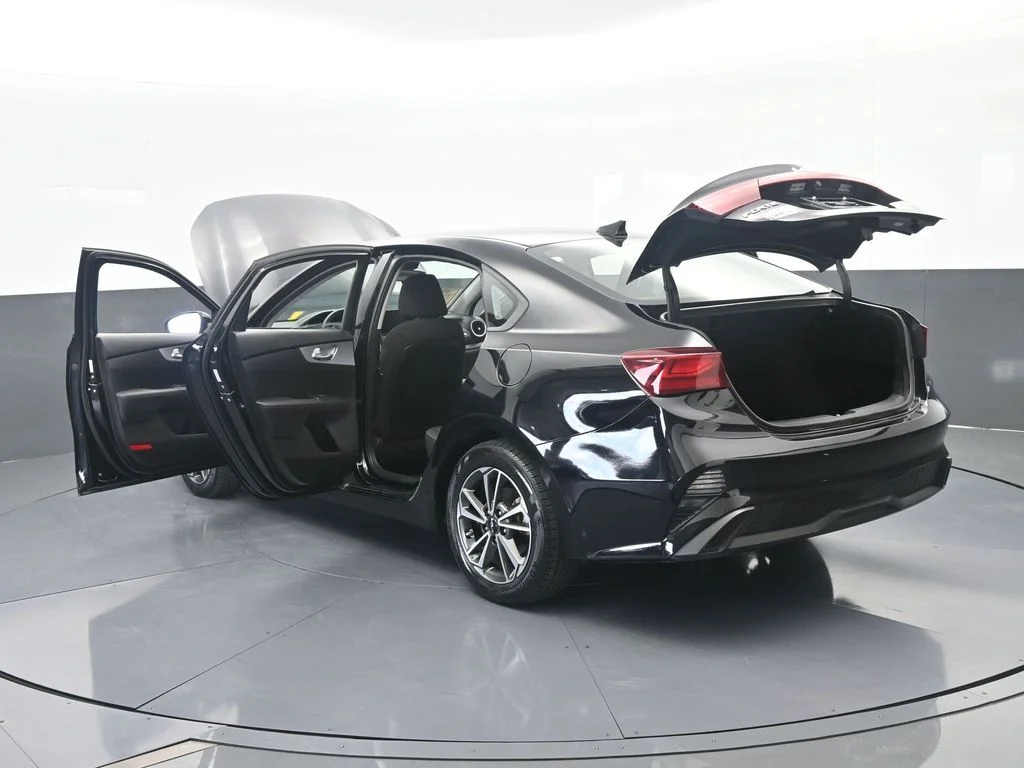 Used 2023 Aurora Black Pearl Kia LXS image 70