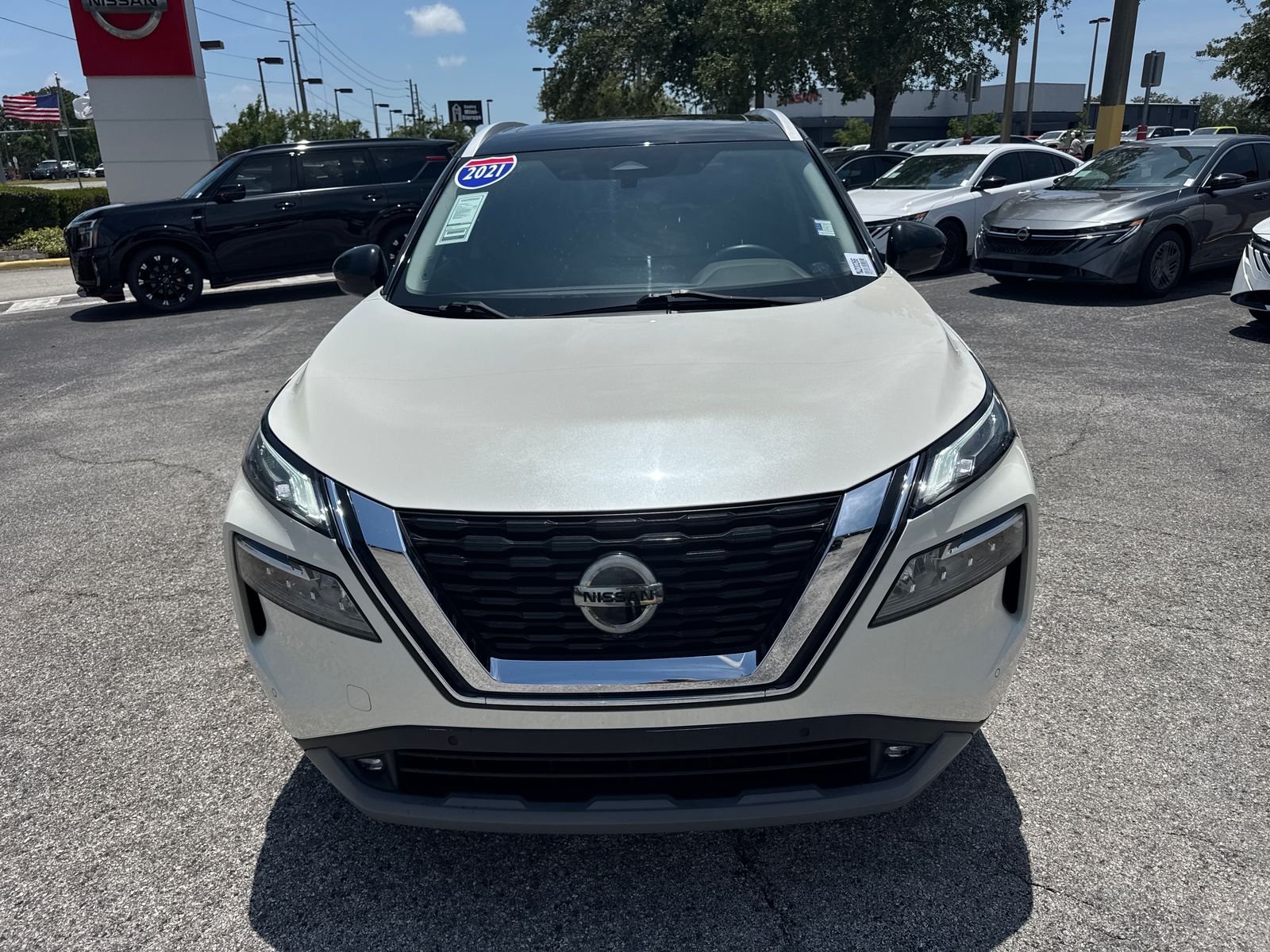 Certified Used 2021 White Nissan SL image 3
