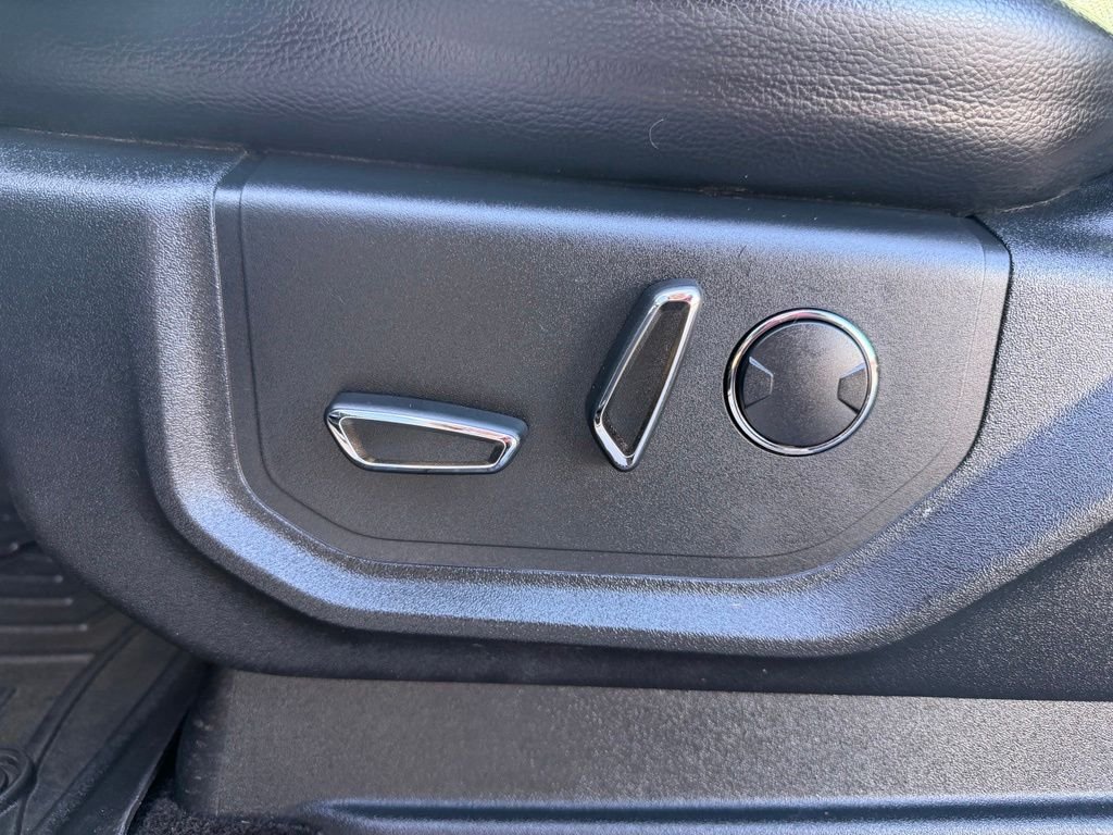 Used 2017 White Ford Lariat image 27
