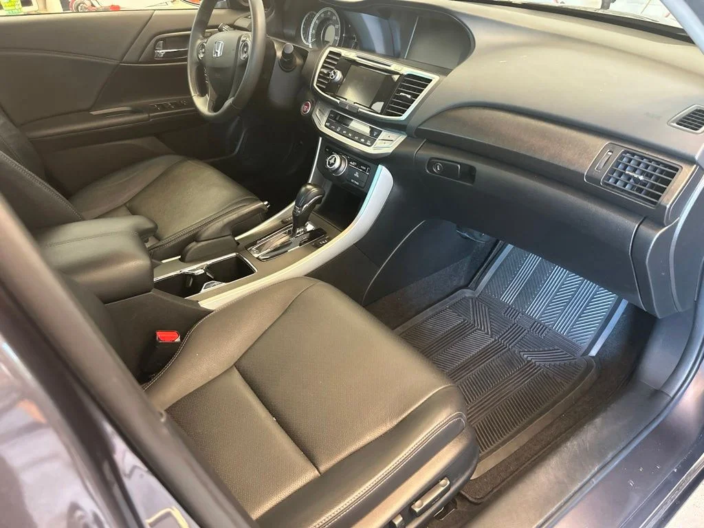 Used 2015 Gray Honda EX-L image 23