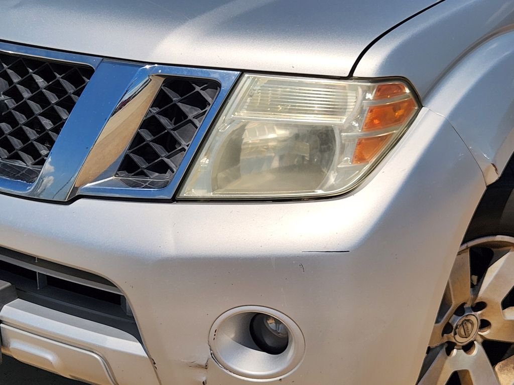 Used 2009 Silver Lightning Metallic Nissan SE image 9