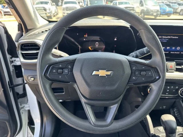 Used 2025 White Chevrolet LT image 45
