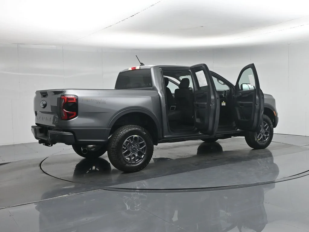 New 2026 Carbonized Gray Metallic Ford XLT image 5