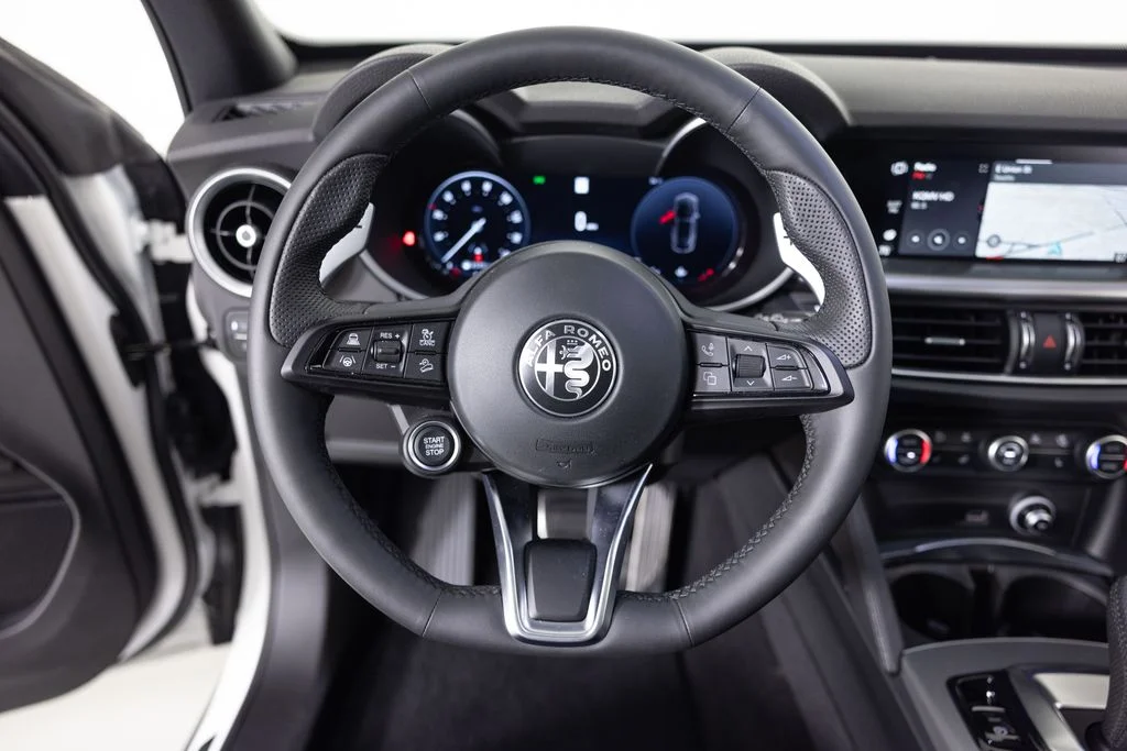 2025 Alfa Romeo Stelvio Base - Photo 23