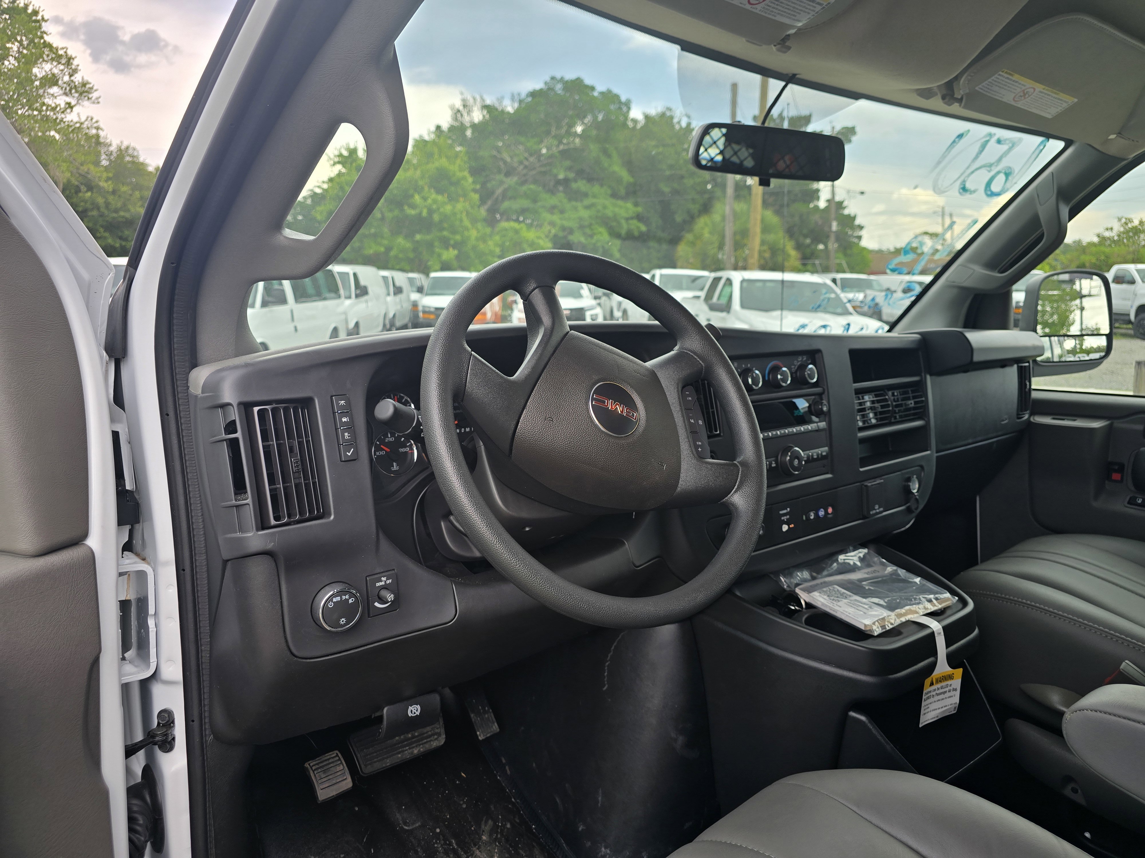 2025 GMC Savana Cargo Work Van - Photo 16