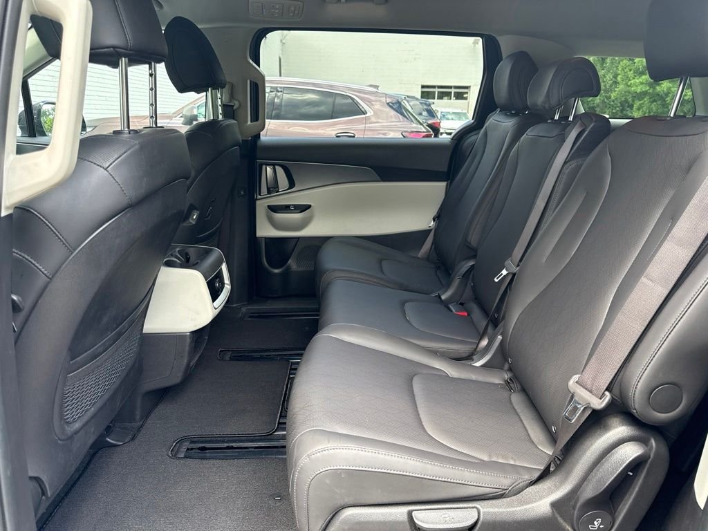 Certified Used 2024 Gray Kia LX image 15