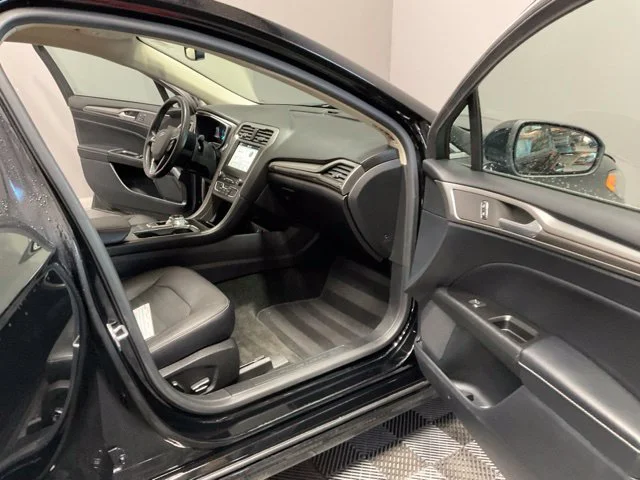 Used 2018 Black Ford SE Luxury image 22