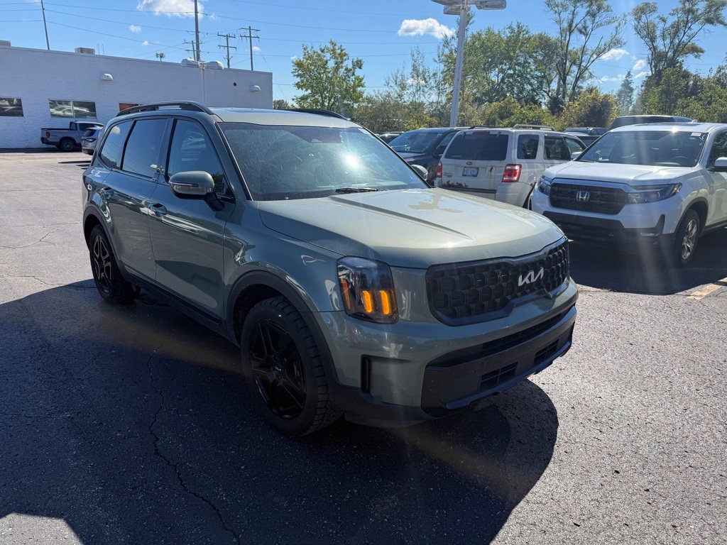Used 2024 Green Kia EX X-Line image 4