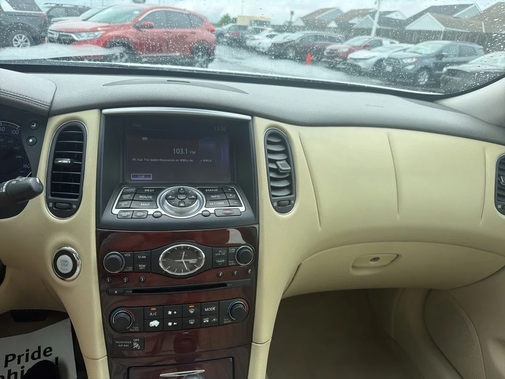 Used 2014 White INFINITI Journey image 30
