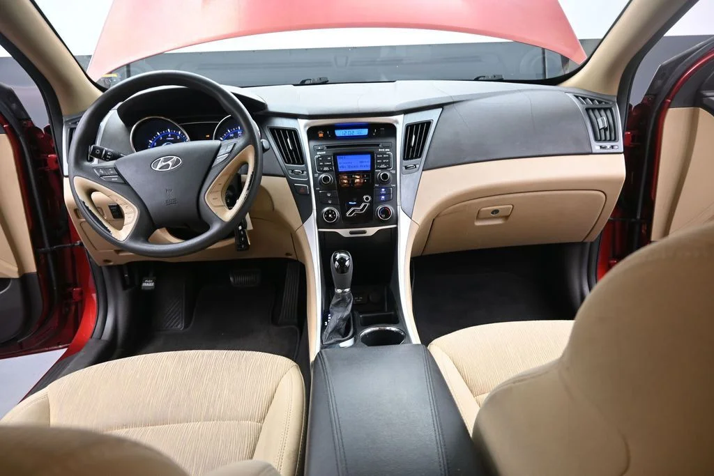 Used 2011 Red Hyundai GLS image 30