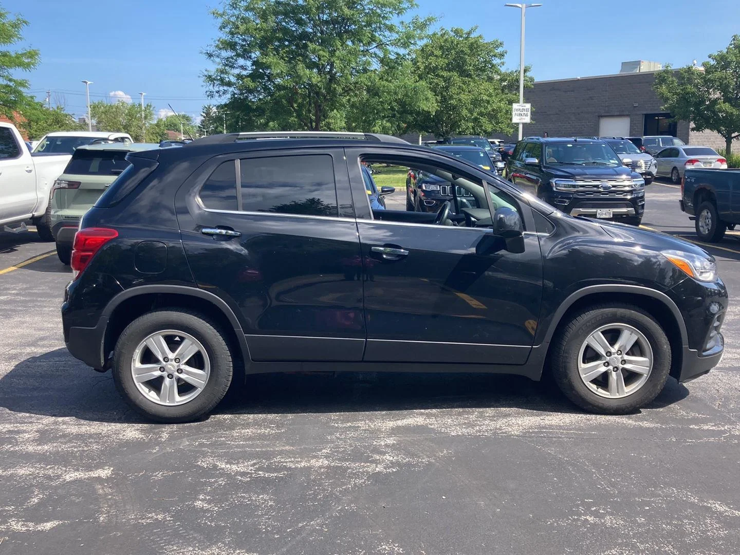 Used 2019 MOSAIC BLACK METALLIC Chevrolet LT image 8