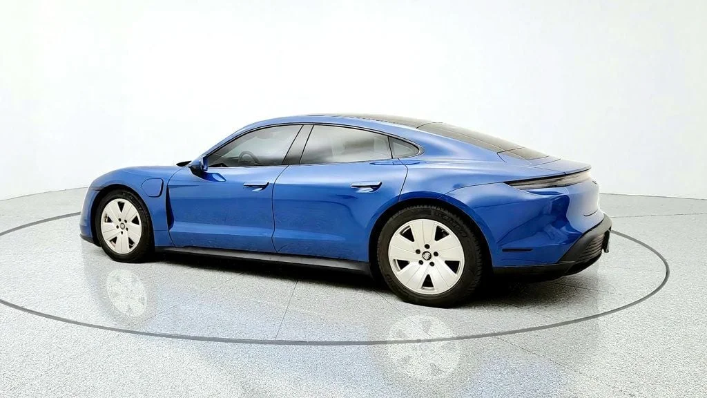 Used 2022 Neptune Blue Porsche RWD w/ Premium Package, Panoramic Roof & BOSE image 7