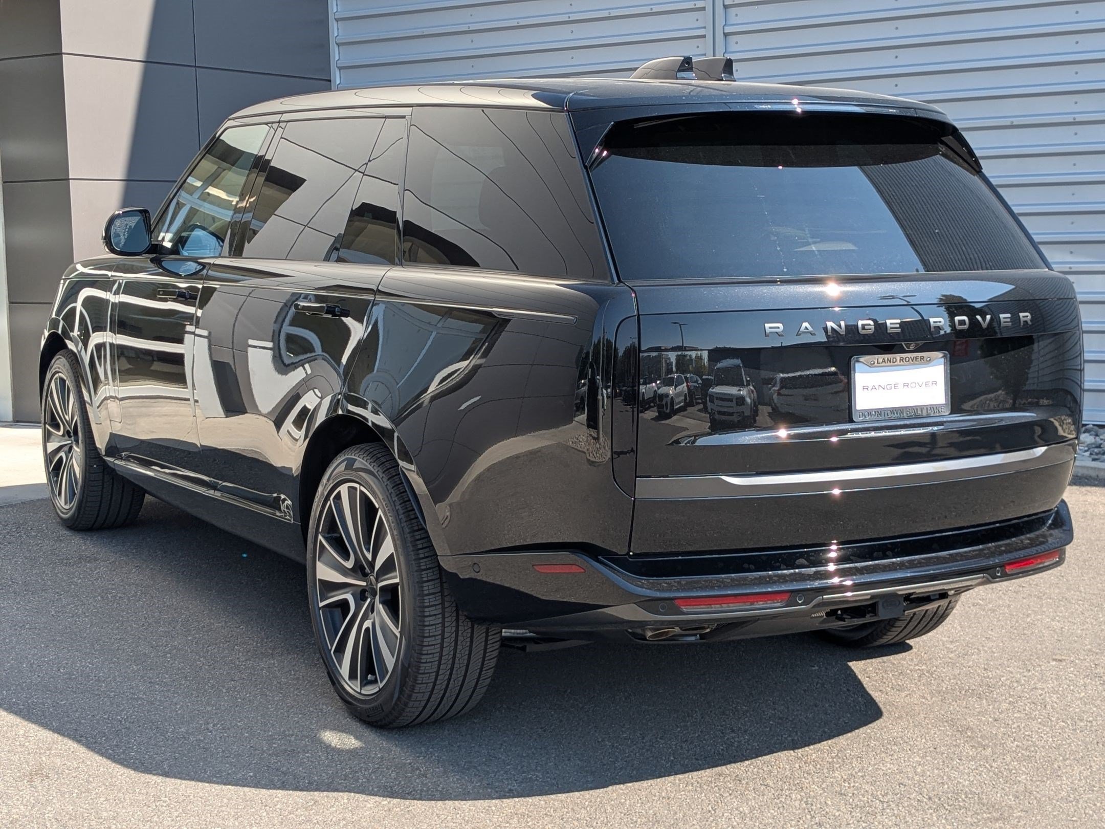New 2026 Santorini Black Land Rover P530 SE LWB 7 Seat image 8