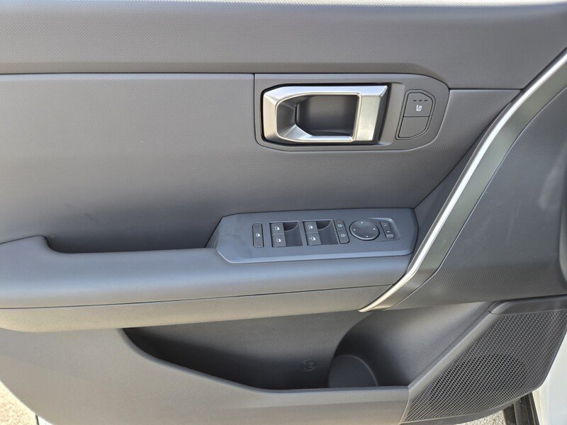 New 2027 Snow White Pearl / Black Roof Kia X-Line S image 9