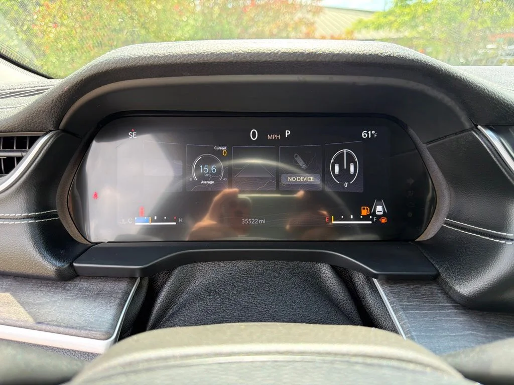 Used 2023 Silver Jeep Limited image 20