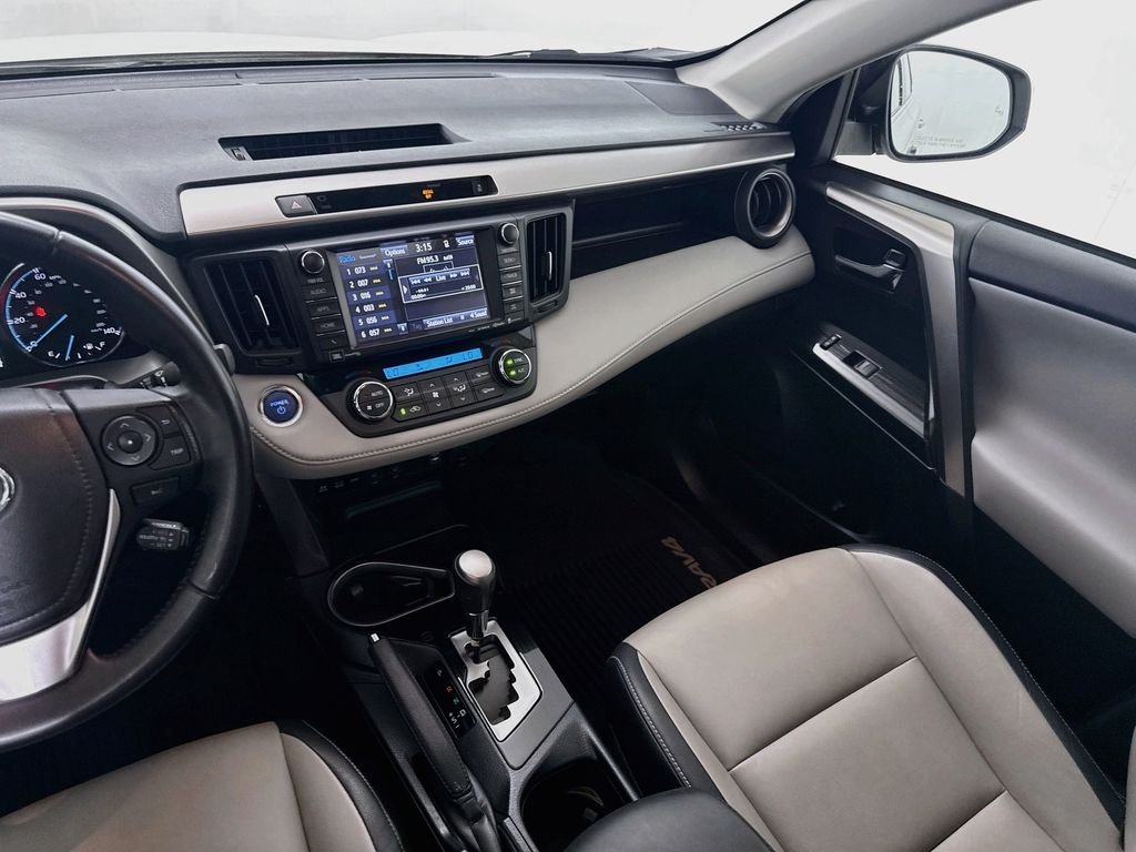 Used 2016 Blizzard Pearl Toyota Limited image 21