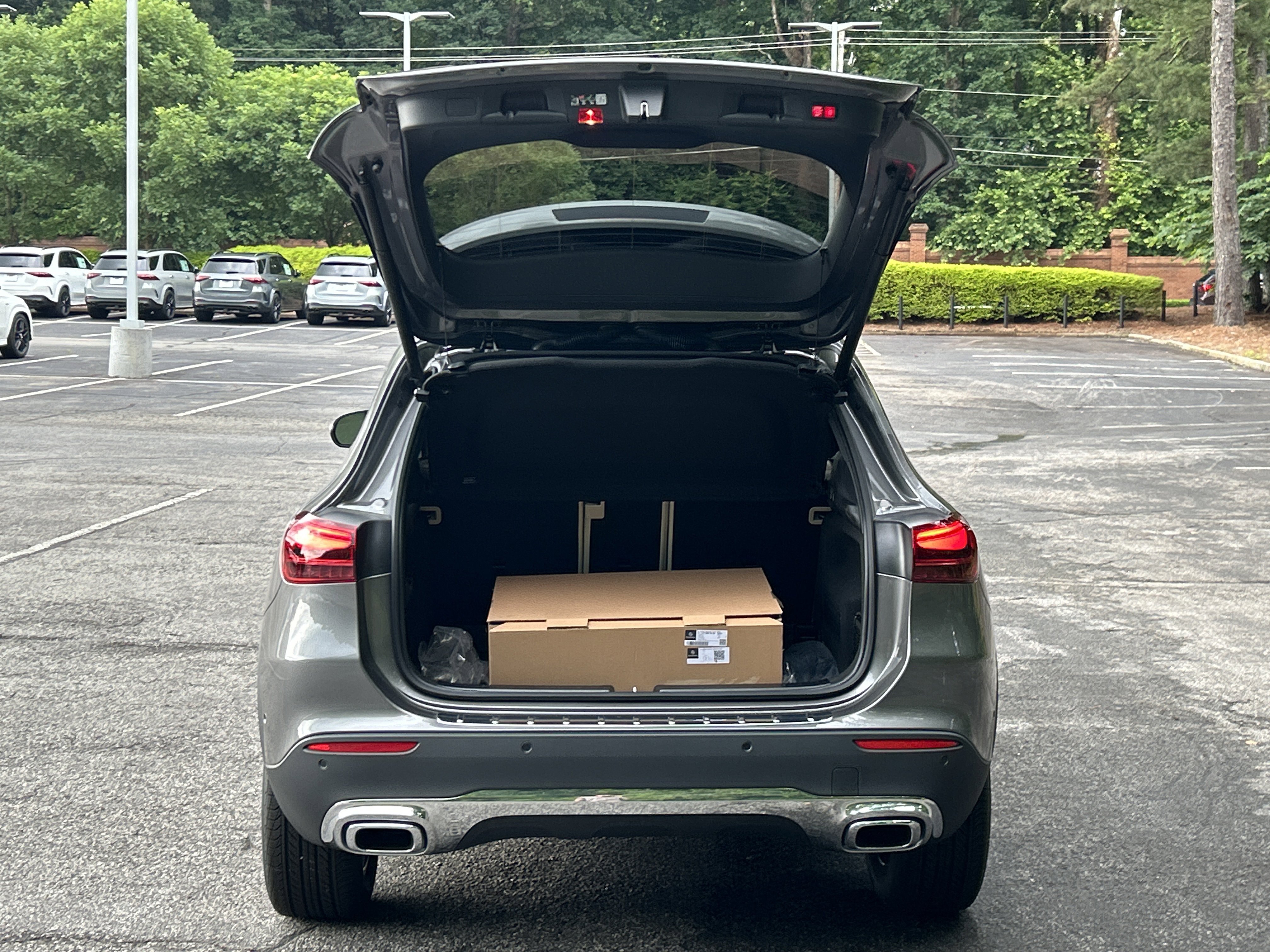 New 2026 Mountain Grey Metallic Mercedes-Benz GLA 250 SUV image 8