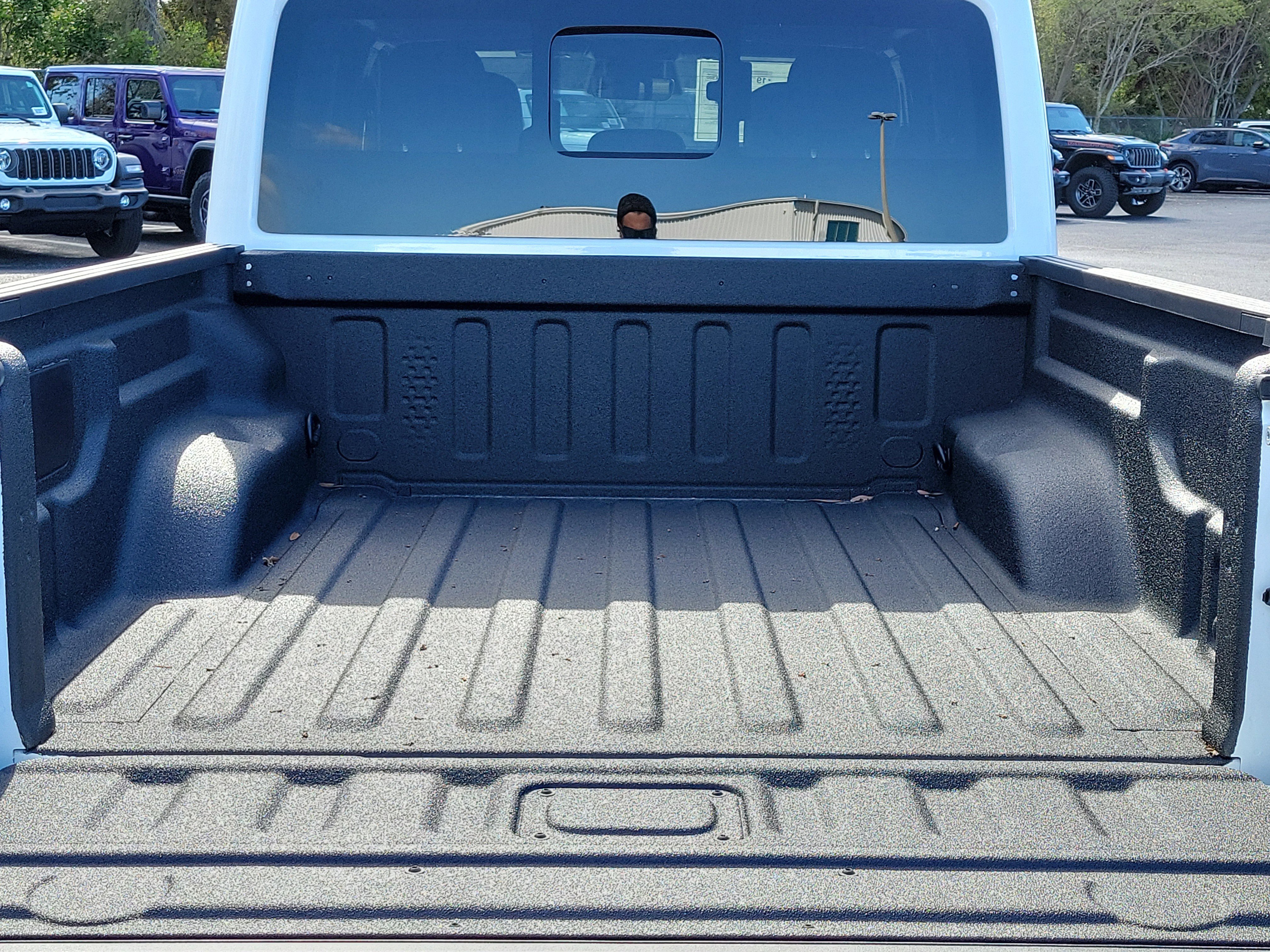 New 2026 Bright White Clear-Coat Exterior Paint Jeep Rubicon X image 10