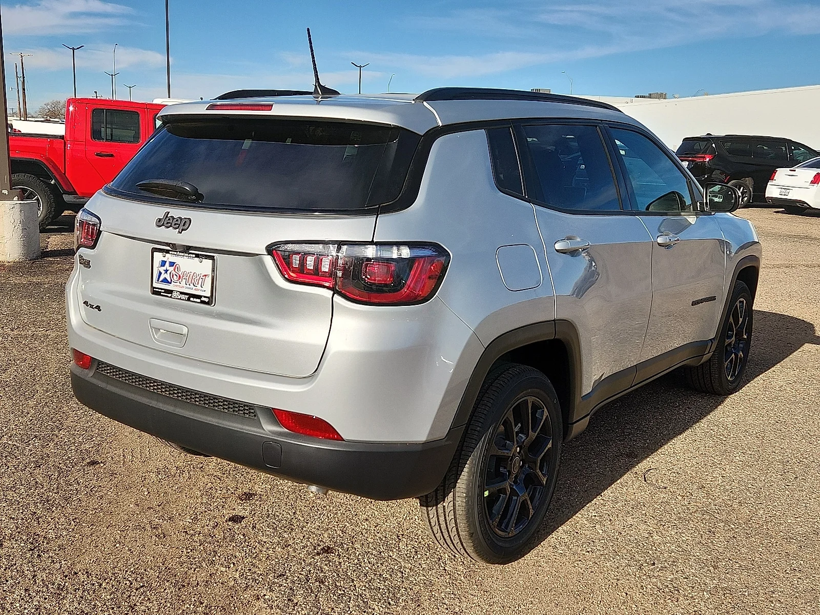 New 2026 Silver Jeep LATITUDE ALTITUDE 4X4 image 4