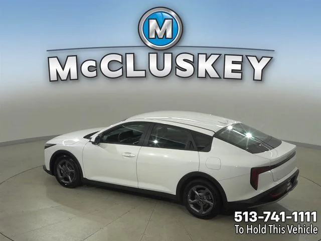Used 2025 White Kia LXS image 27