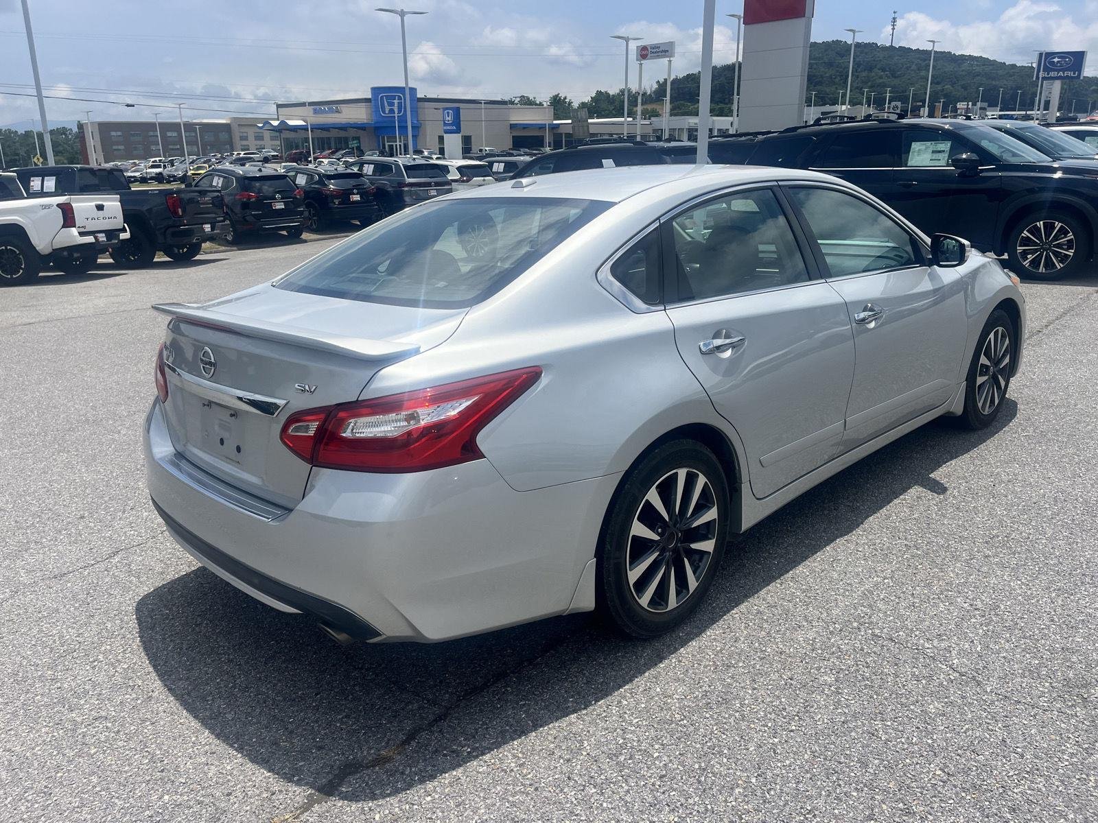 Used 2017 Brilliant Silver Nissan 2.5 SV image 7