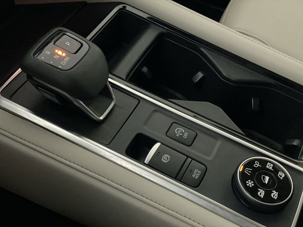 Used 2024 White Nissan SL image 21