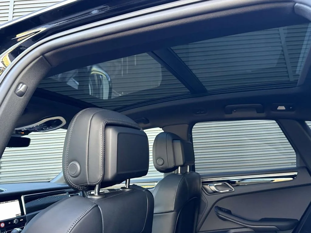 2026 Porsche Macan - Photo 15
