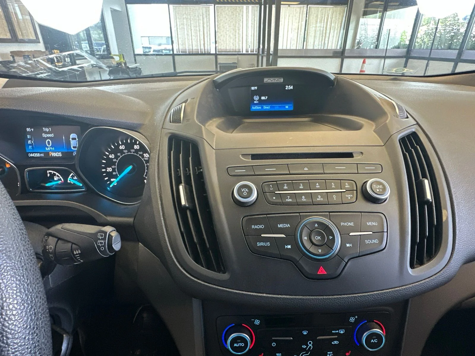 Used 2018 Gray Ford SE image 19