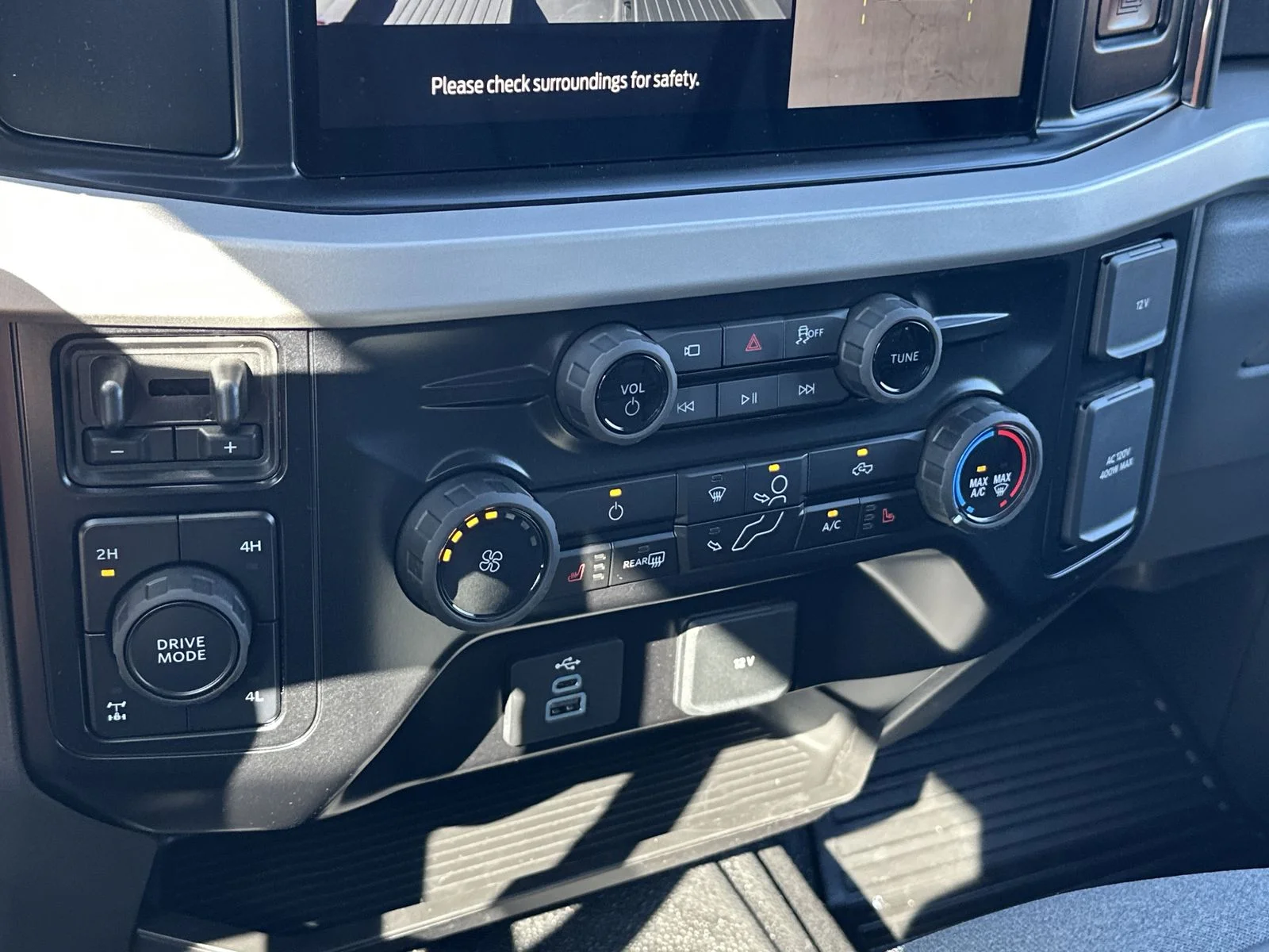 2026 Ford F-350 Super Duty XLT - Photo 15