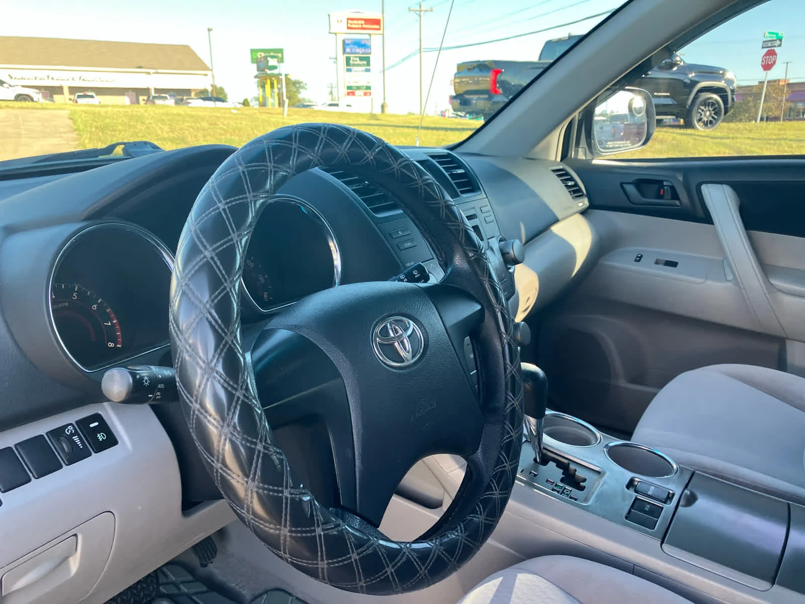Used 2008 Classic Silver Metallic Toyota Base image 9