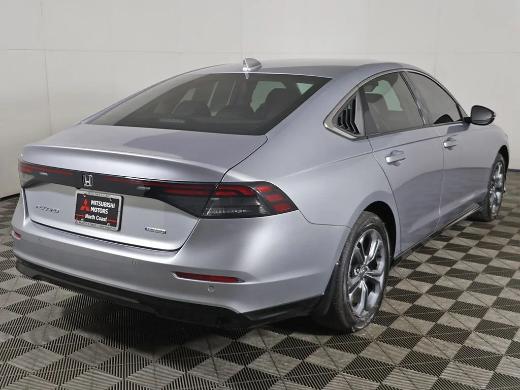 Used 2025 Silver Honda EX-L image 10