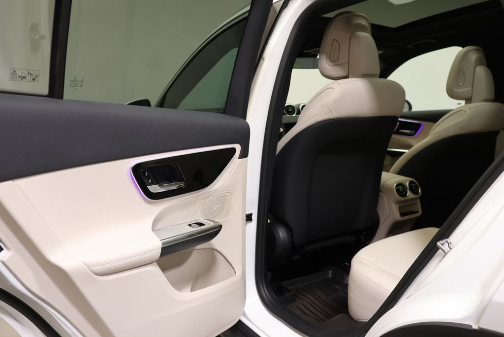 Used 2027 Polar White Mercedes-Benz GLC 300 image 41