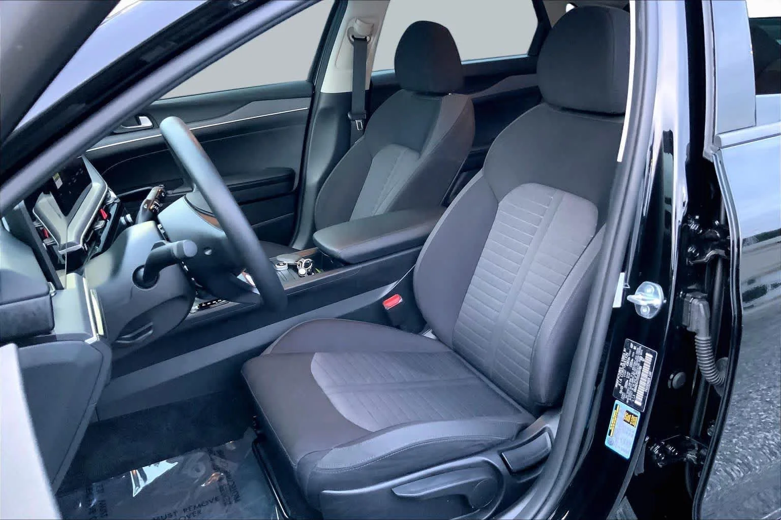 Used 2025 Aurora Black Pearl Kia LXS image 8