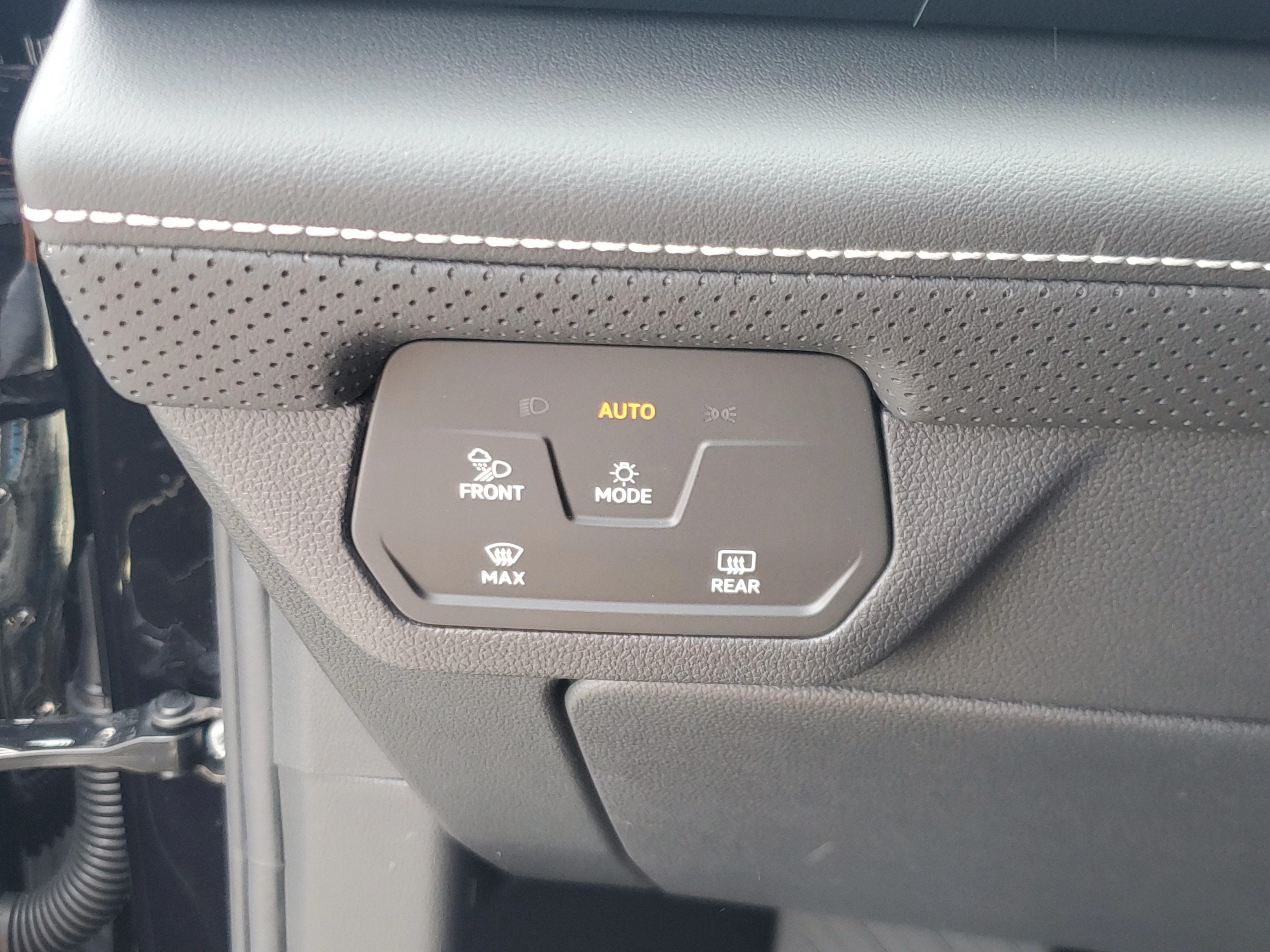 New 2026 Black Volkswagen 2.0T SE w/Technology image 21