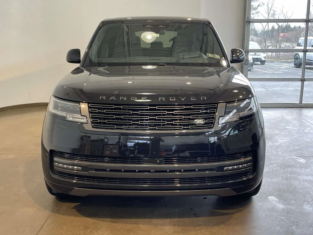 New 2026 Santorini Black Land Rover SE image 2