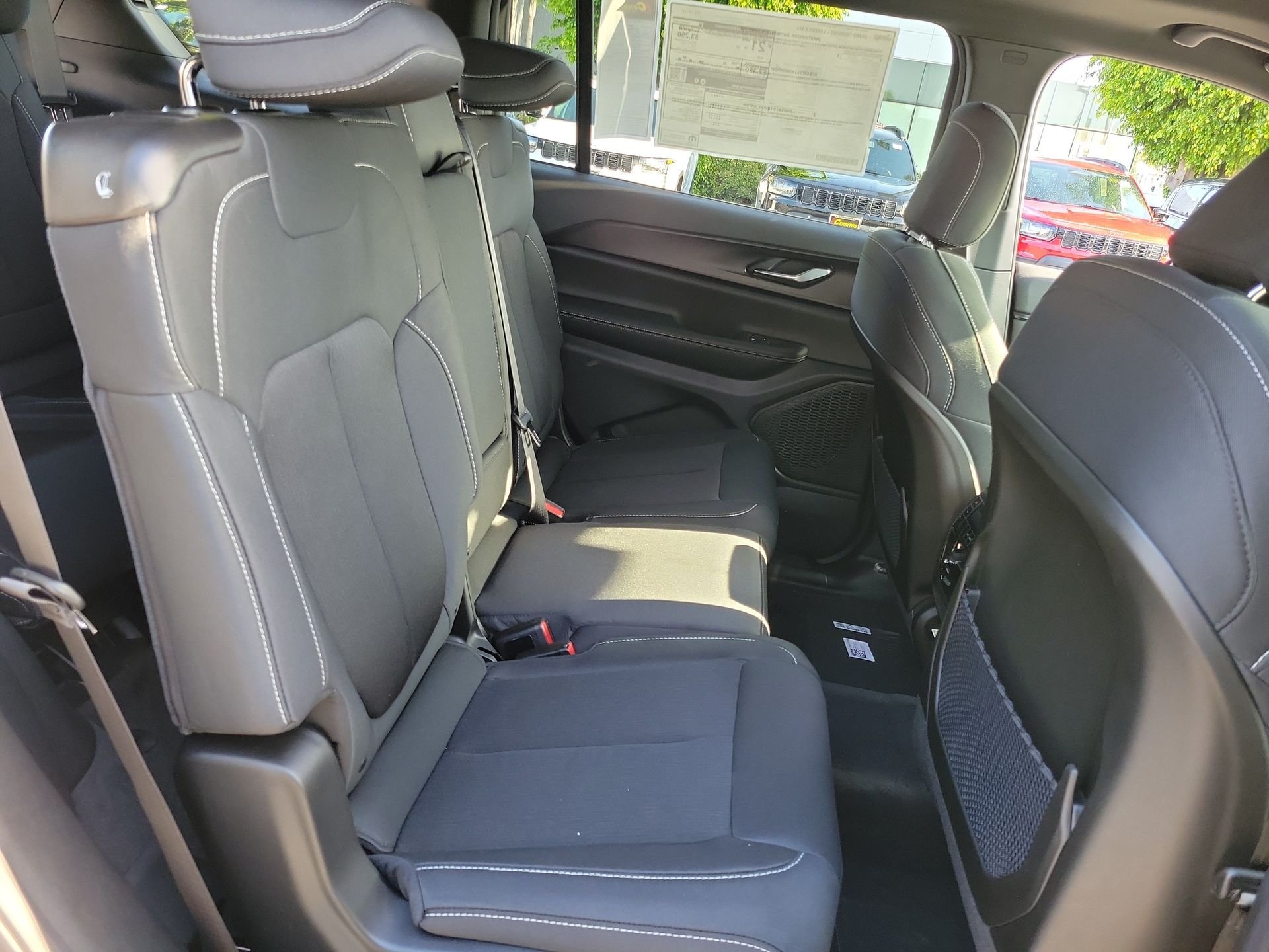 New 2026 Silver Zynith Exterior Paint Jeep Laredo X image 18