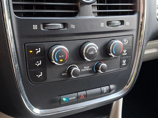 Used 2013 Gray Dodge SXT image 22