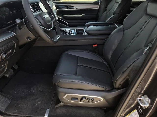 New 2026 Baltic-Gray Metallic Clear-Coat Exterior Paint Jeep Limited Reserve image 15