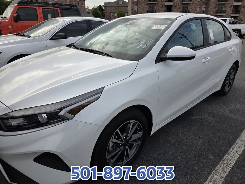 Used 2024 Snow White Pearl KIA LXS image 8