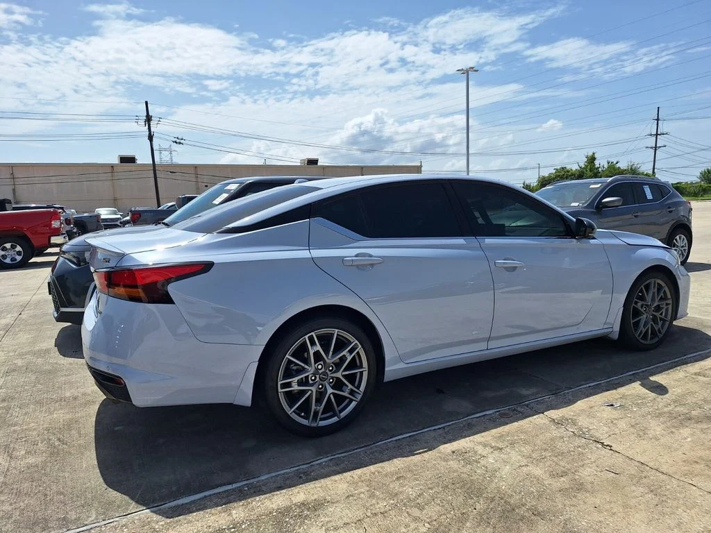 Used 2024 Gray Nissan 2.0 SR image 5