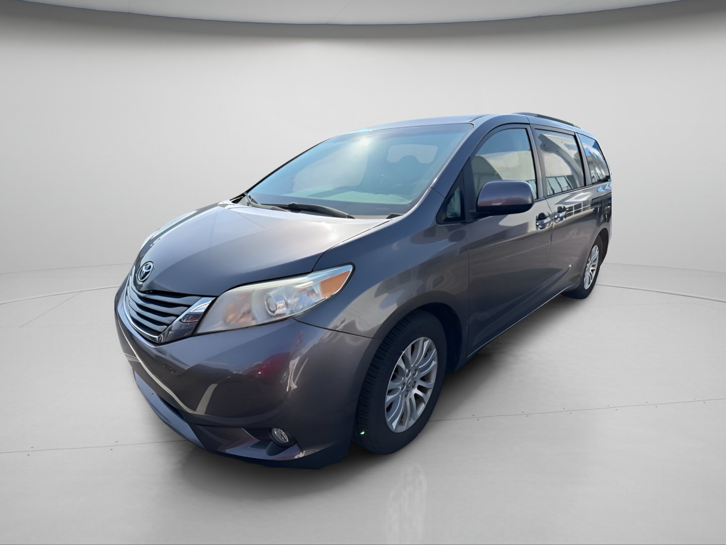 Used 2014 Predawn Gray Mica Toyota XLE image 2