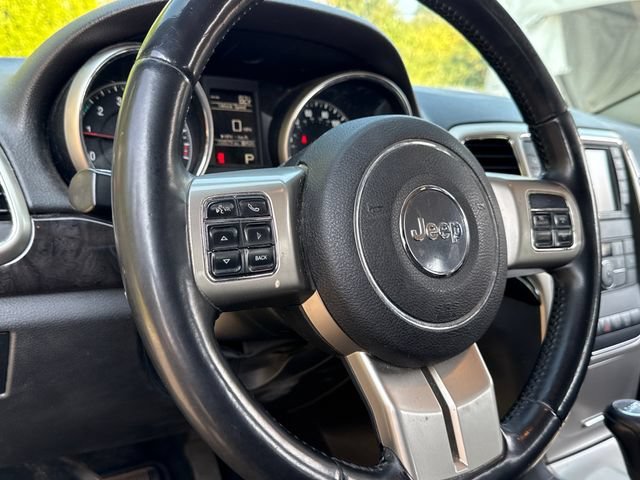 Used 2011 Blackberry Pearlcoat Jeep Laredo image 14