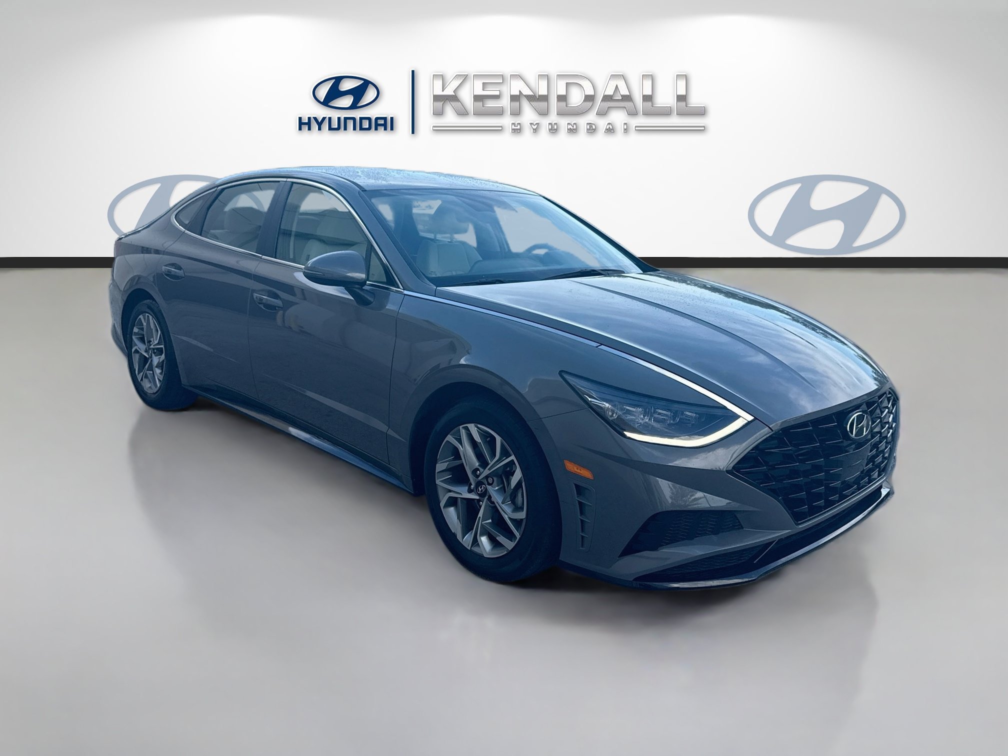 Used 2023 Hampton Gray Hyundai SEL image 1