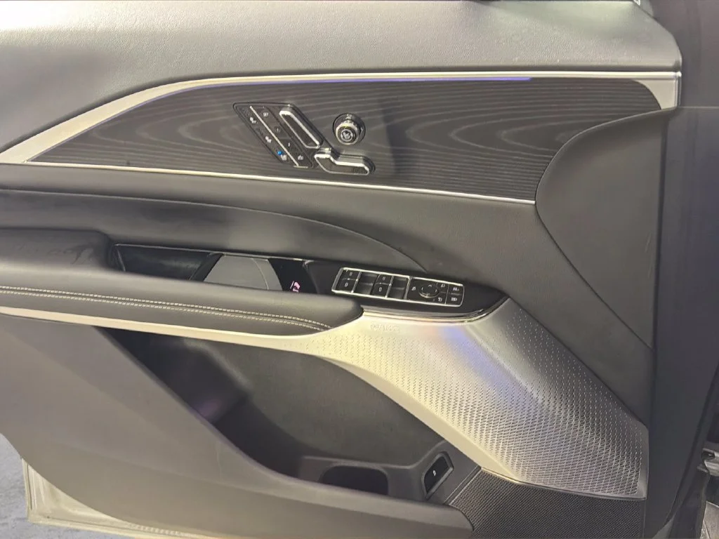 2025 Cadillac LYRIQ Luxury 3 - Photo 27