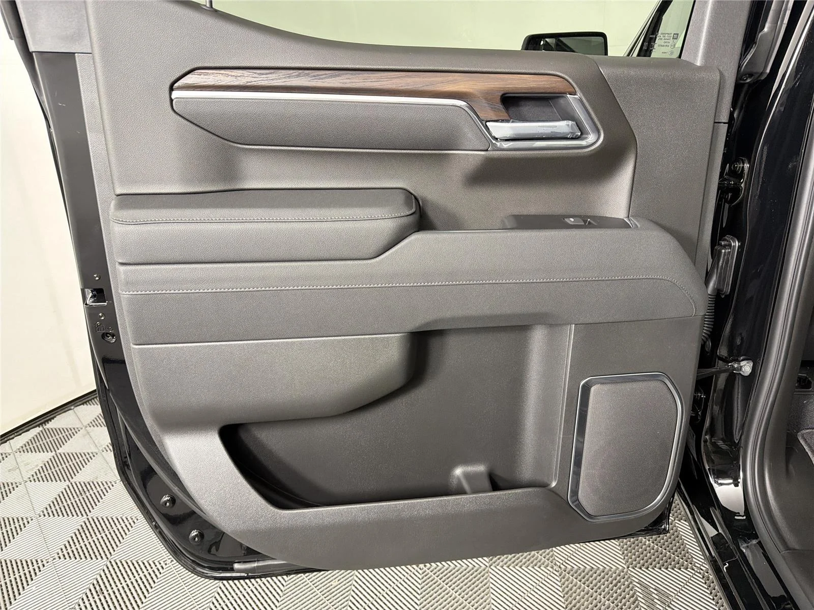 New 2026 Onyx Black GMC SLT image 19